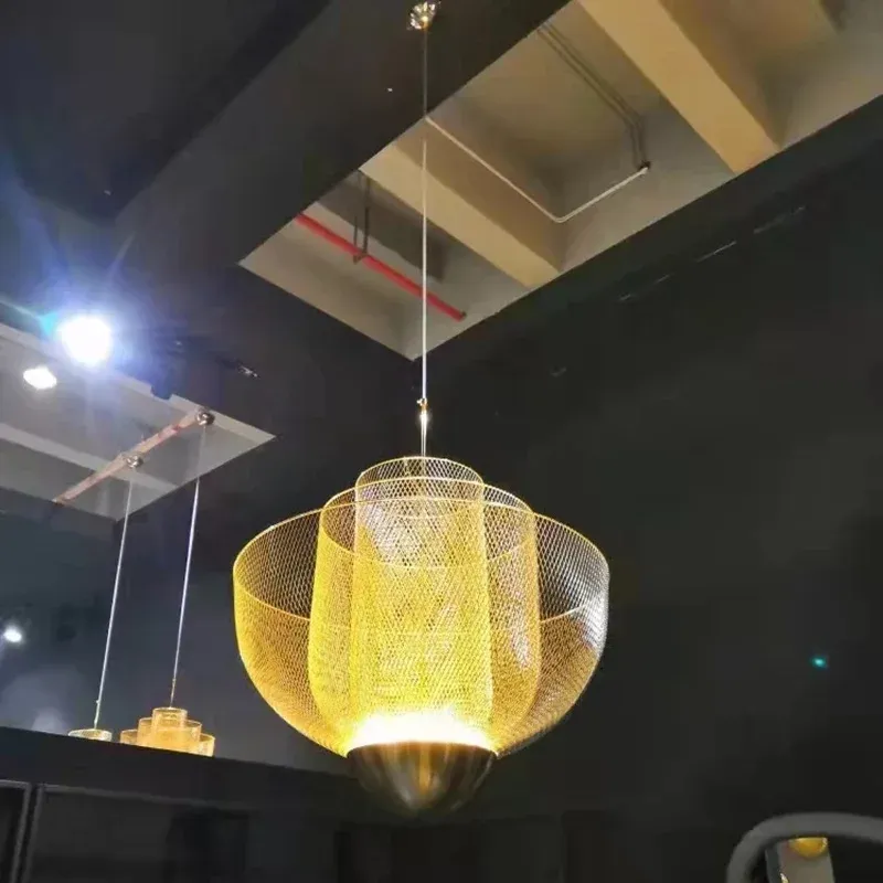 מנורה תלויה רשת מתכת דקורטיבית בסגנון נורדי