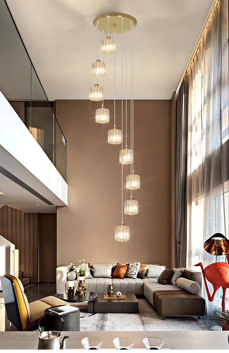 נברשת קריסטל ארוכה למדרגות ולחלל כפול