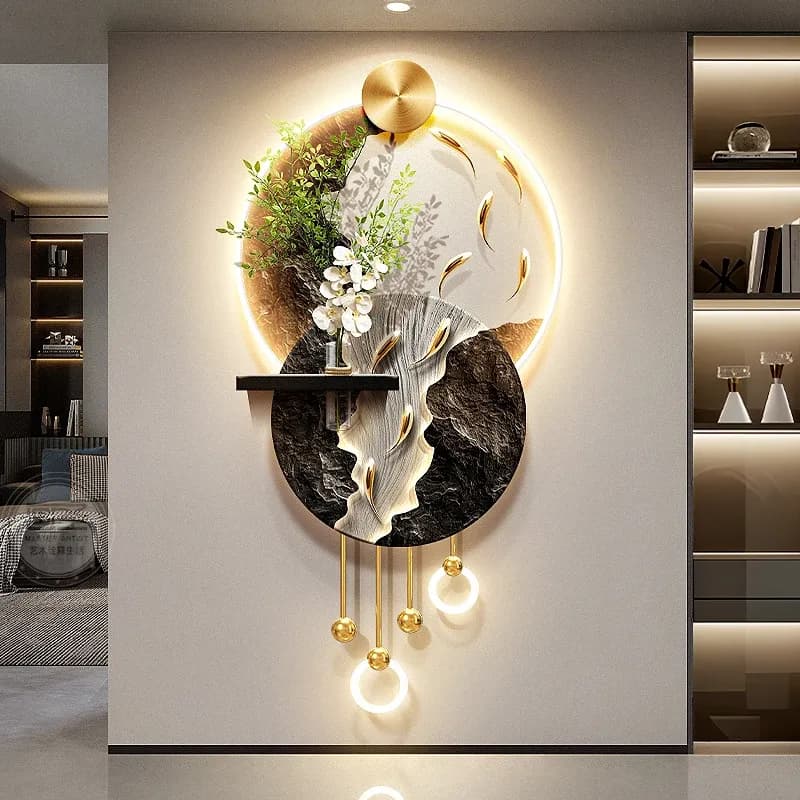 מנורת קיר תלת ממדית עם עיצוב דקורטיבי ועמעום