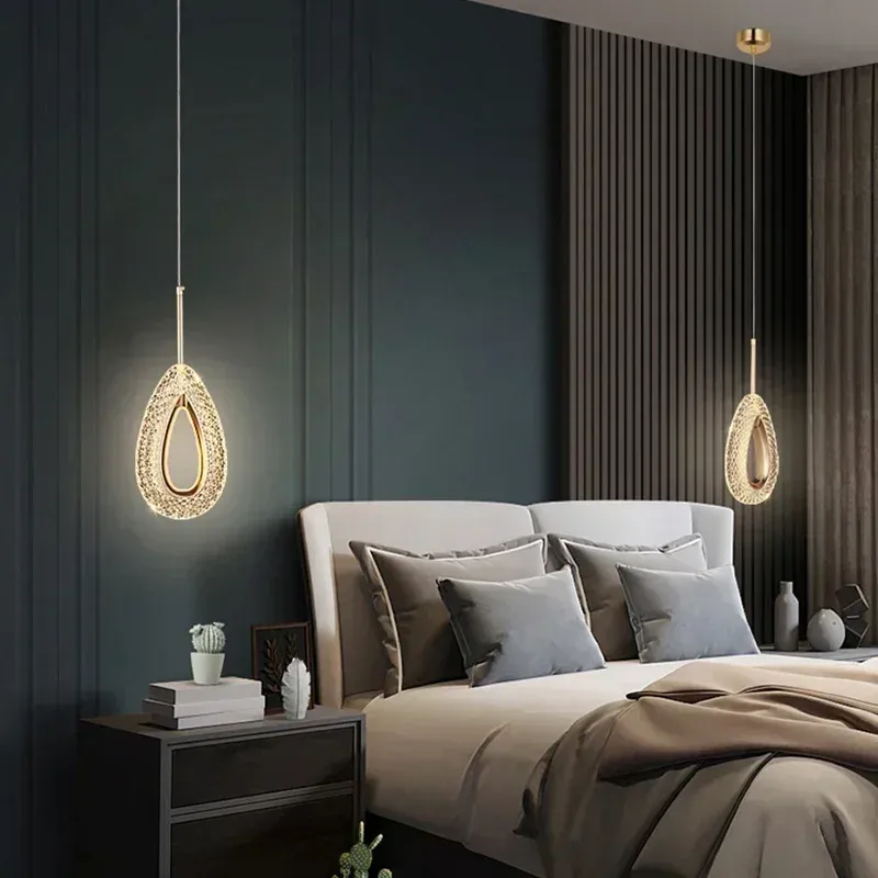 מנורה תלויה קריסטל נורדית מוזהבת עם לד