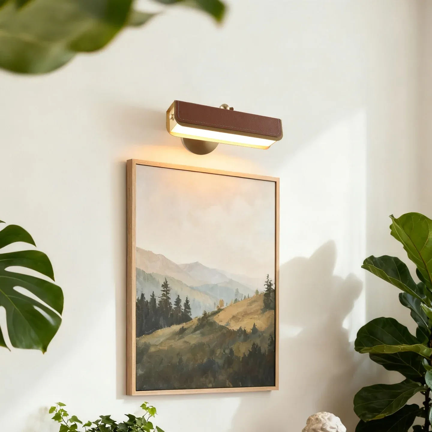 מנורת קיר פליז מעוצבת למראה ולחדר שינה