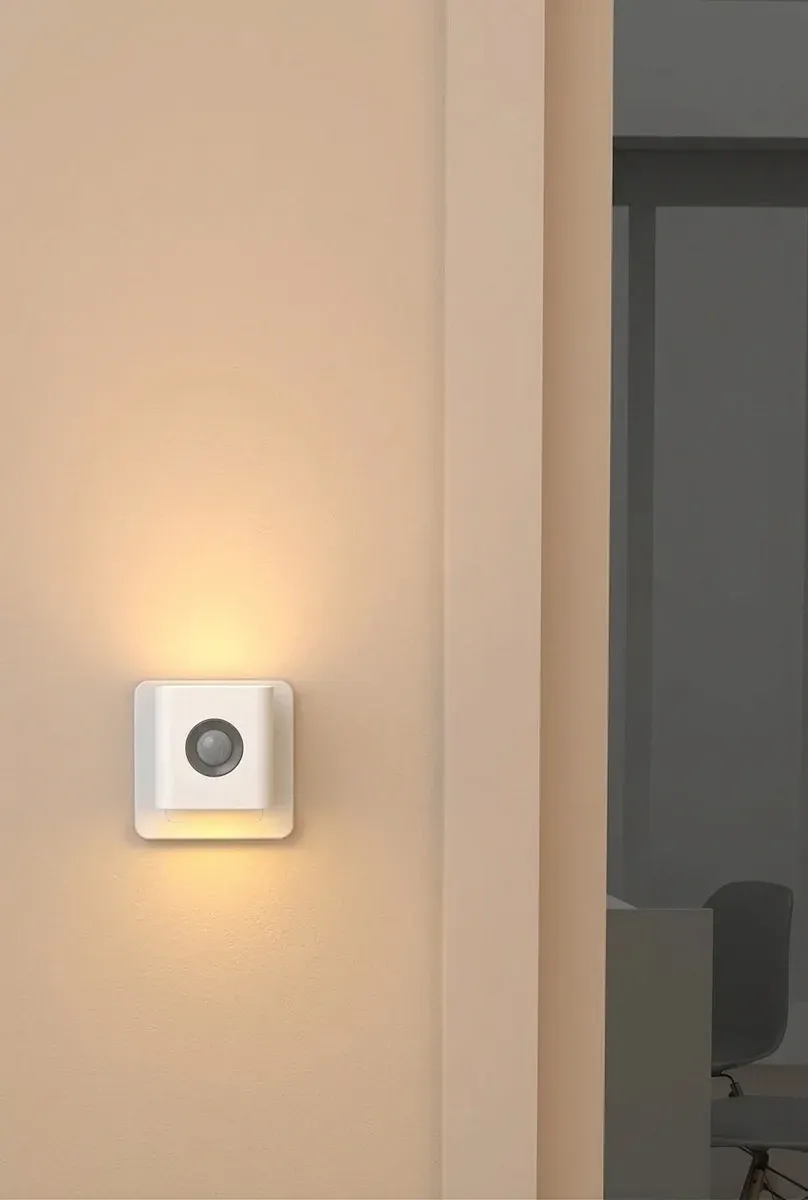 מנורת חיישן תנועה לבנה עם אור חם