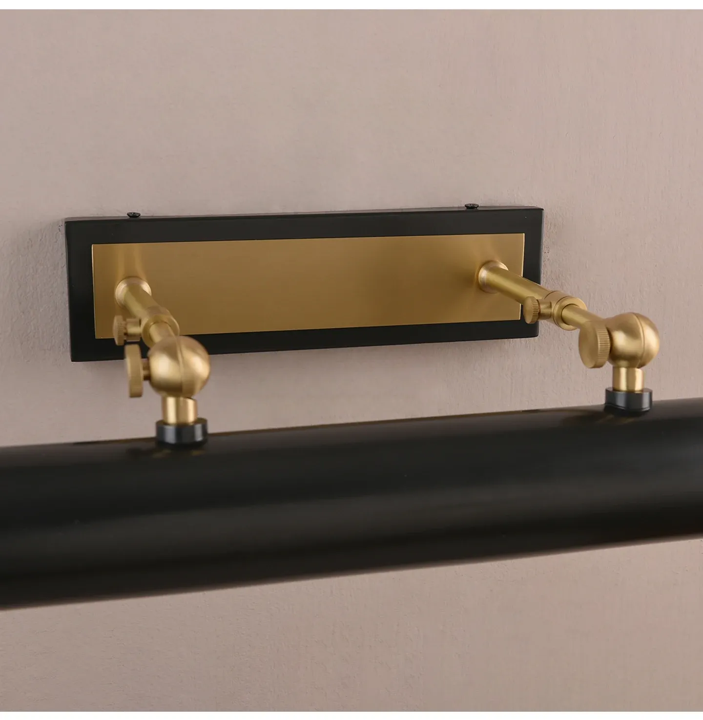 מנורת קיר פליז תלת ראשית בעיצוב רטרו