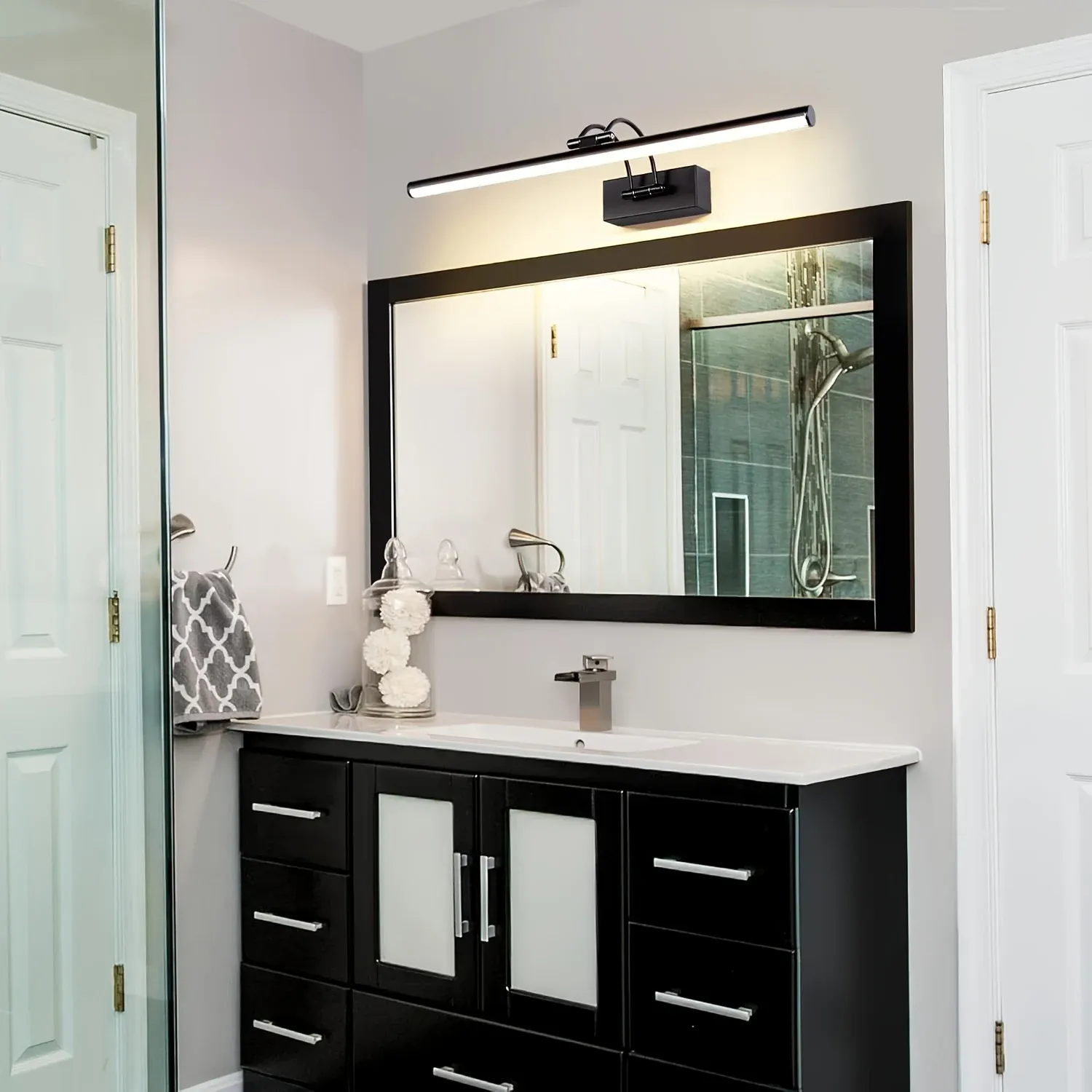 מנורת מראה שחורה מתכווננת לאמבטיה 60 ס״מ