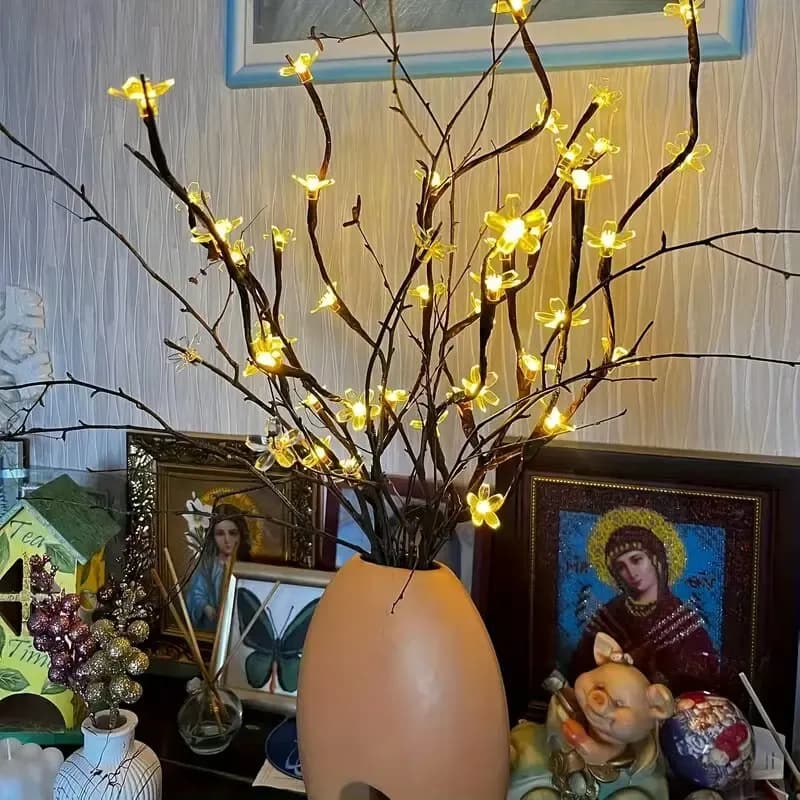 ענפי פריחת דובדבן מוארים לעציץ ולמדף