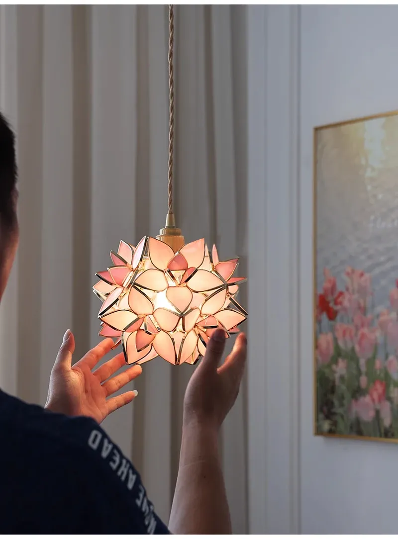 מנורת קיר וינטג׳ מזכוכית ופליז