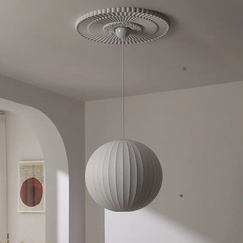 מנורה תלויה בד וואבי סאבי עם אהיל משי לבן