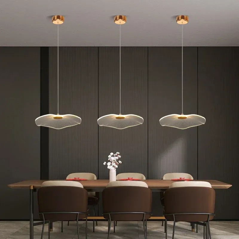 מנורה תלויה לוטוס אקרילית קומפקטית