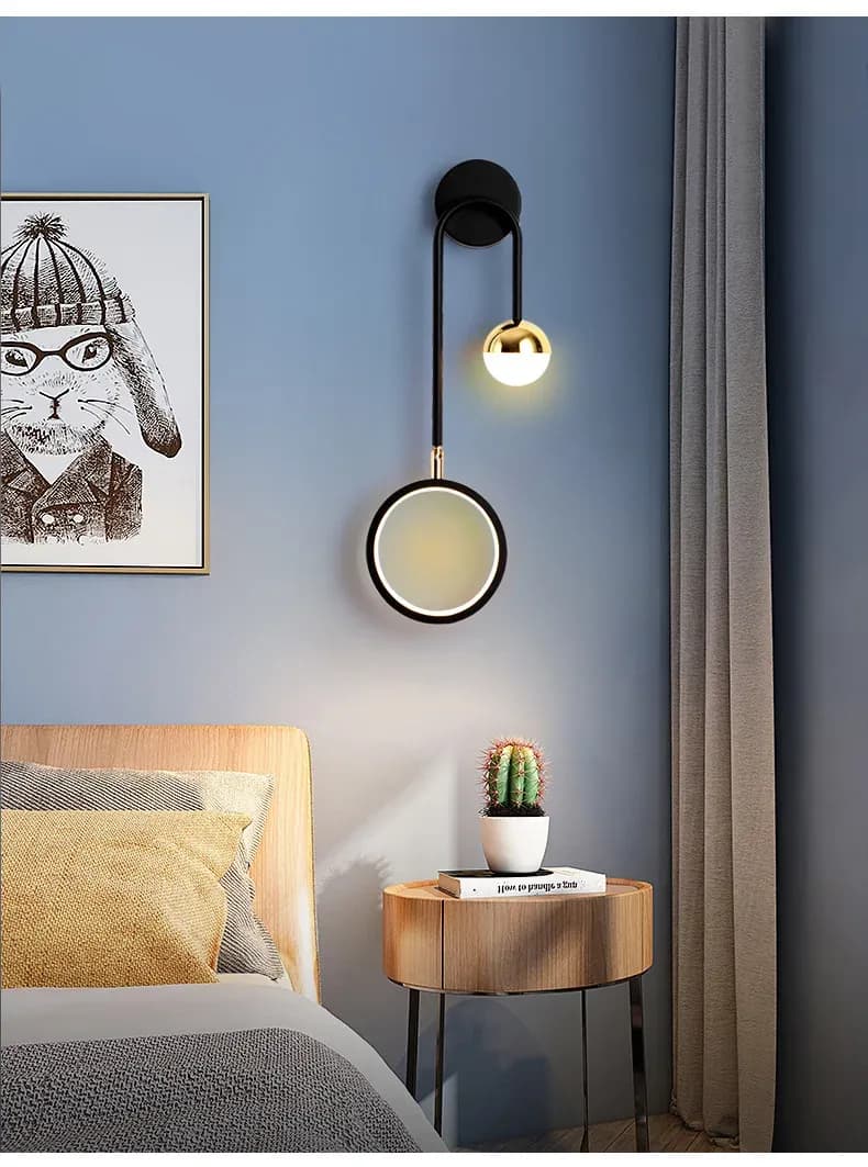 מנורת קיר נורדית עגולה מתכווננת בשחור