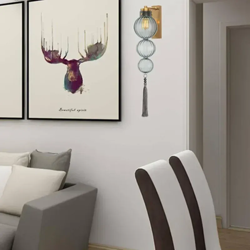 מנורת קיר זכוכית נורדית בגוף נחושת