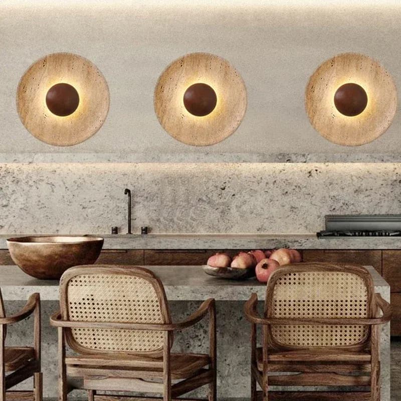 מנורת קיר אבן טבעית בגוון עץ כהה