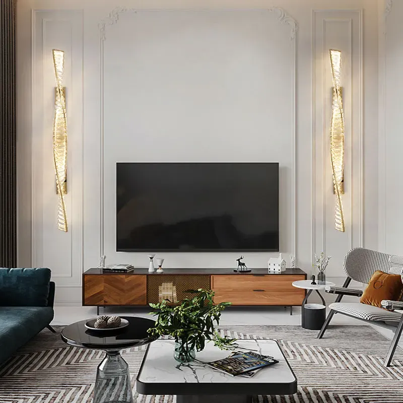 מנורת קיר קריסטל מוזהבת ארוכה