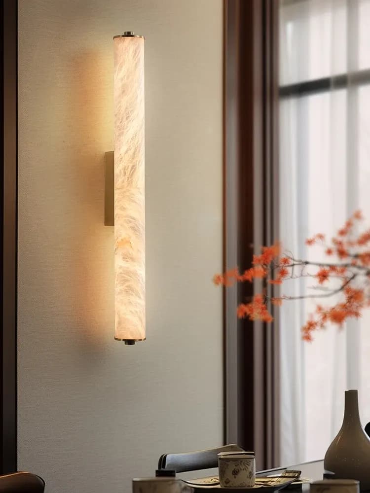 מנורת קיר שיש ונחושת בסגנון יוקרתי