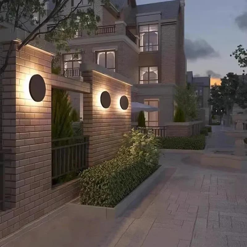 מנורת קיר עגולה אטומה לחוץ עם תאורת לד נסתרת