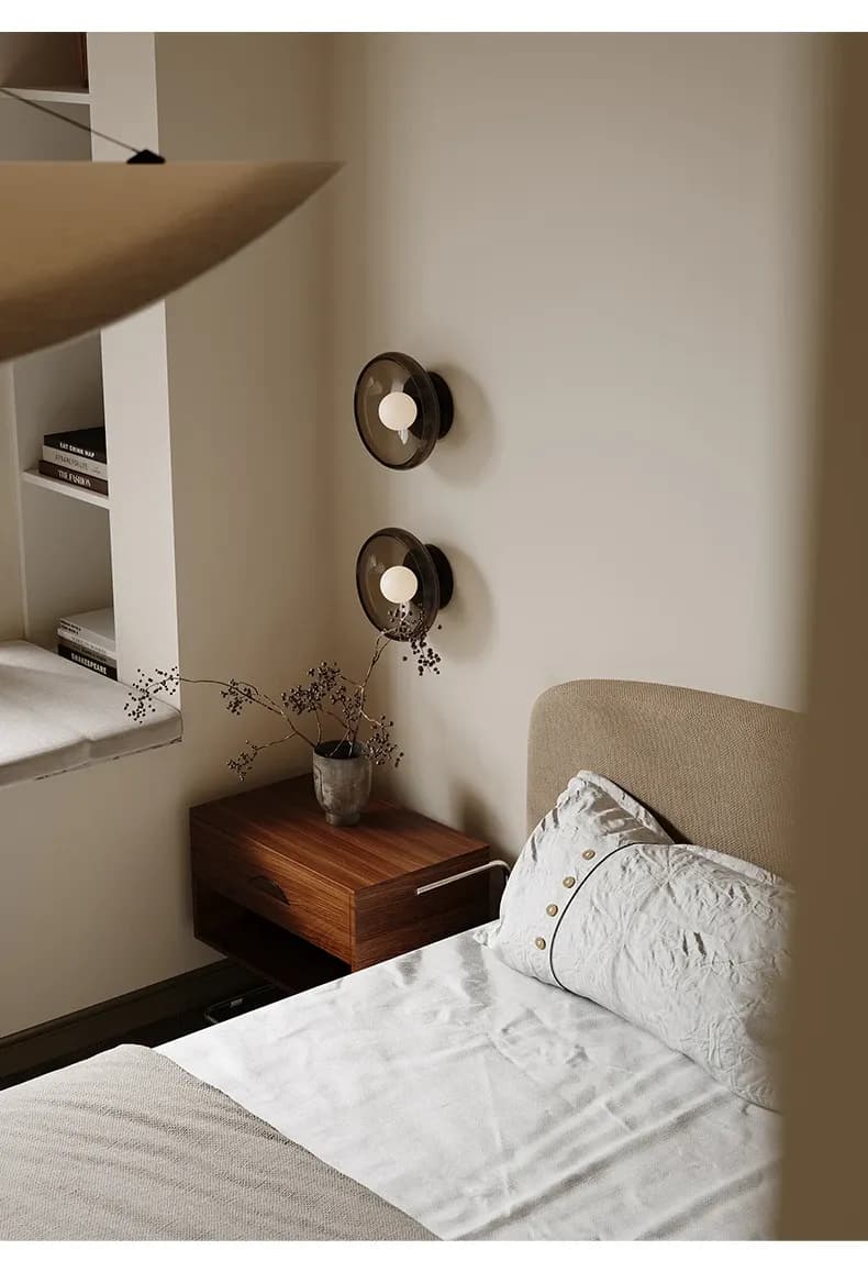 מנורת קיר זכוכית קרמית בסגנון צרפתי עתיק