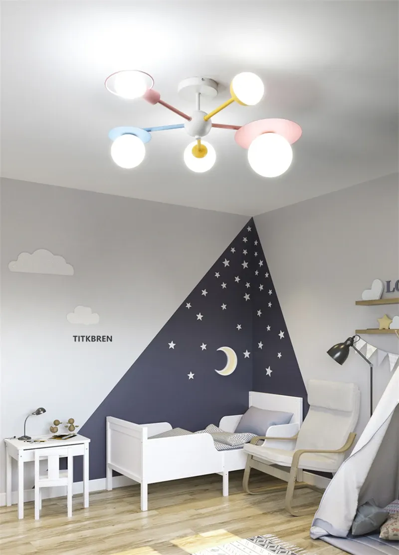 מנורת תקרה פלנטות ורודה עם 5 מוקדי אור לחדר ילדים