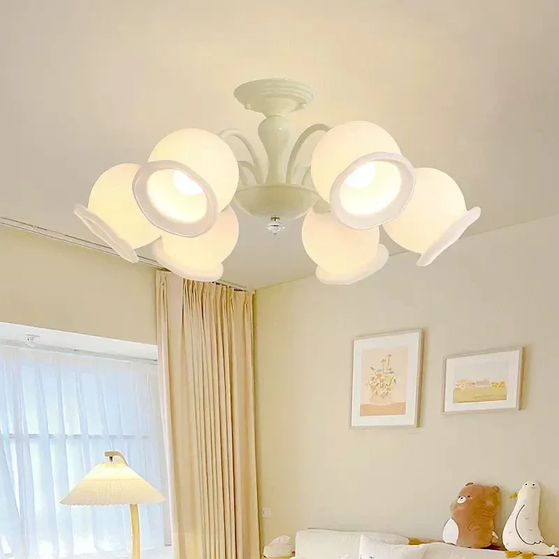 נברשת שושנת העמק בגוון שמנת עם 8 בתי נורה