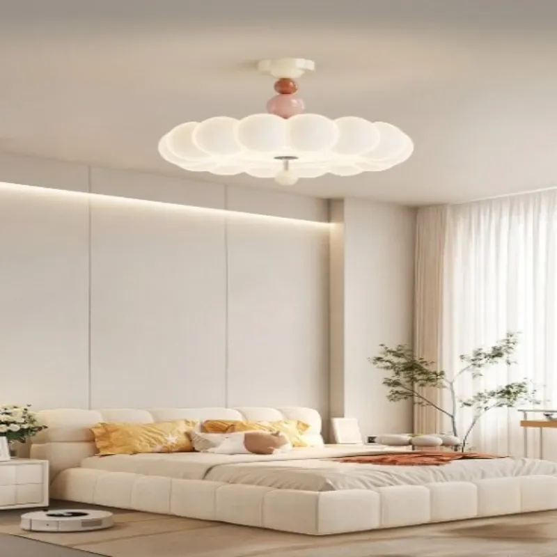 מנורת תלייה בועות פרח בגוון שמנת לחדר ילדים