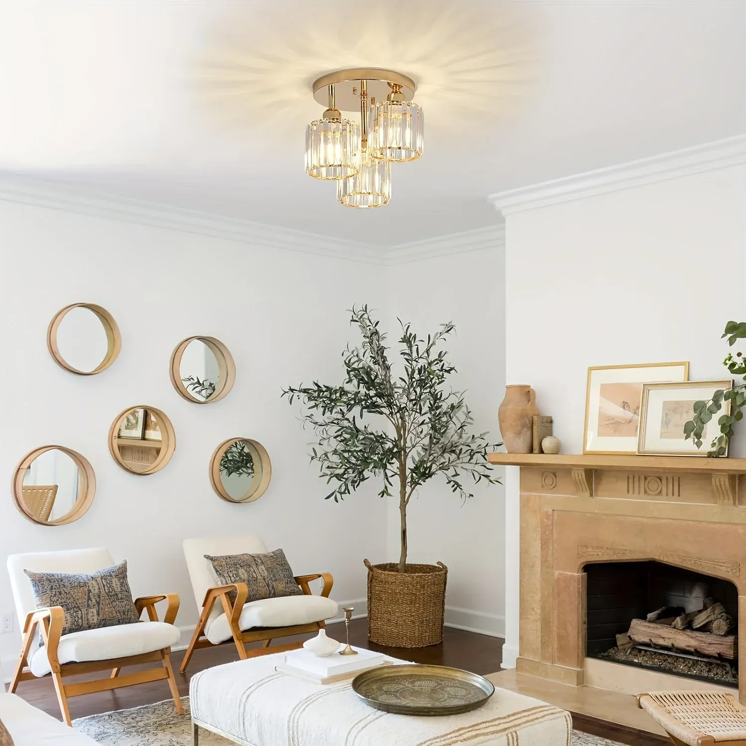 נברשת קריסטל מוזהבת לשלוש זרועות