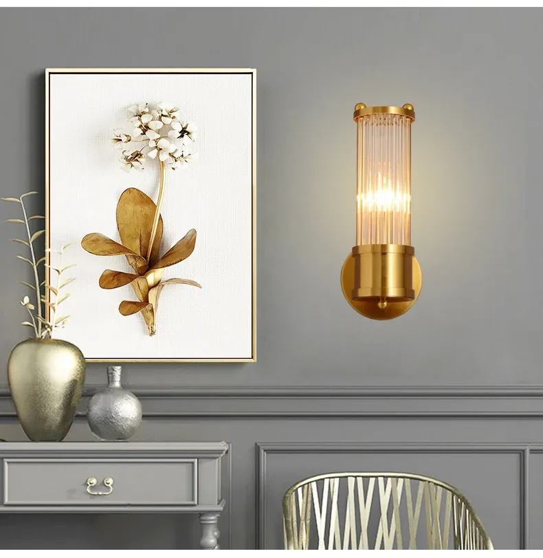 מנורת קיר קריסטל דו כיוונית בגימור שחור וזהב