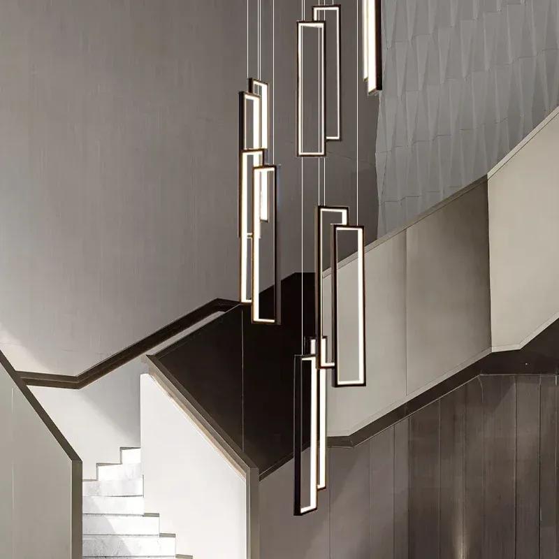 נברשת מדרגות שחורה לתקרה גבוהה עם לד