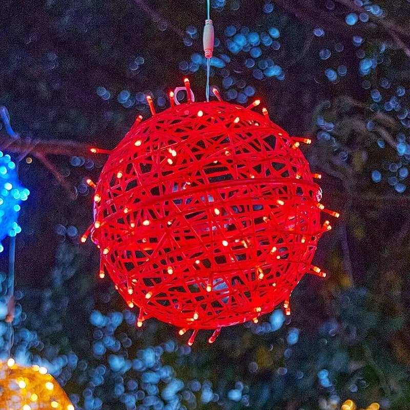 שרשרת כדורי ראטן תלויים לגינה