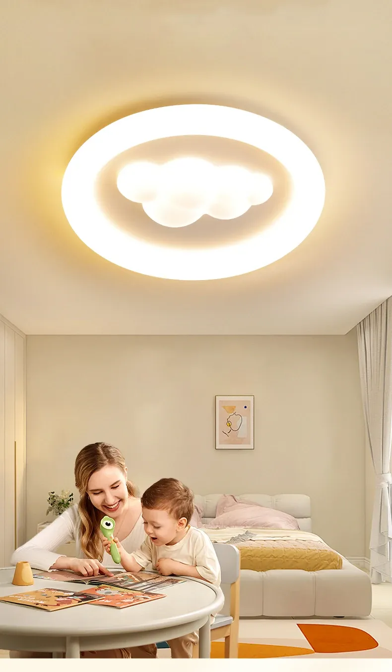 מנורת תקרה עגולה לבנה עם דמויות חיות לחדר ילדים