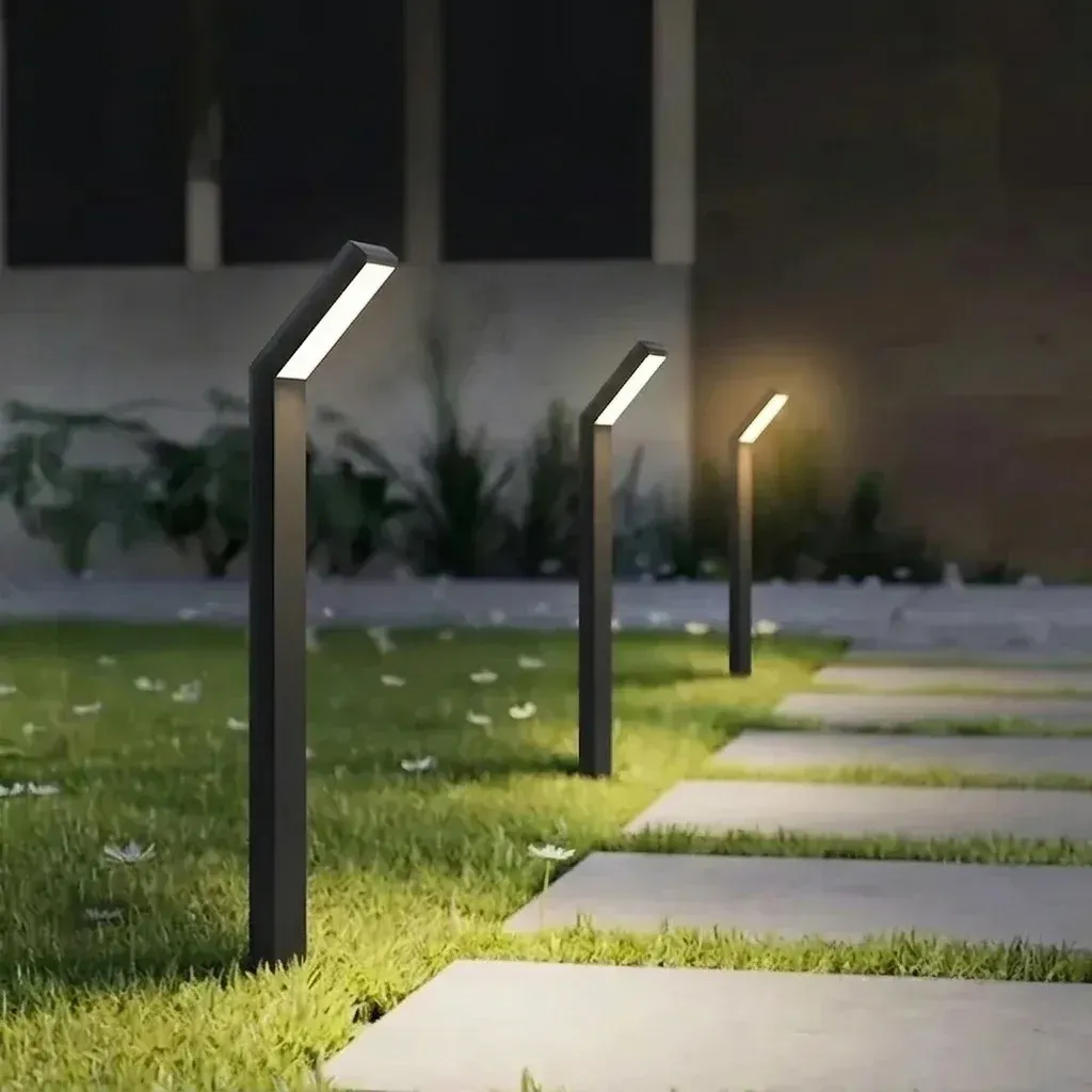 פנס יתד סולארי שחור לשביל גינה