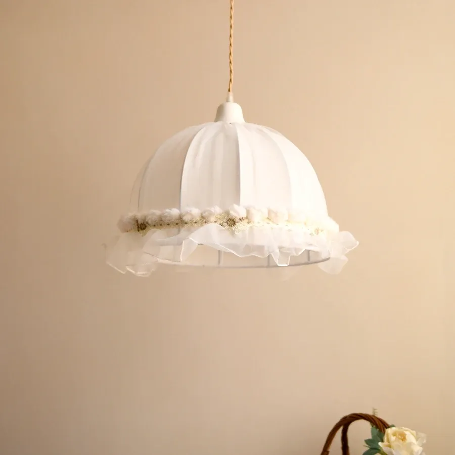 מנורת תלייה פעמון טול לבן E27 לחדר ילדות