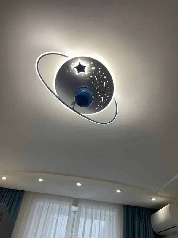מנורת תקרה פלנטה ואסטרונאוט שחורה לד לחדר ילדים