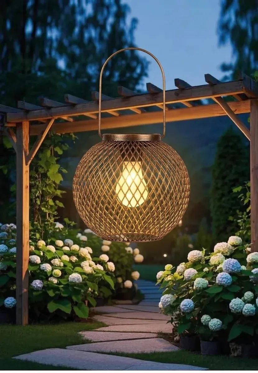 פנס תלייה סולארי דקורטיבי מברזל לגינה