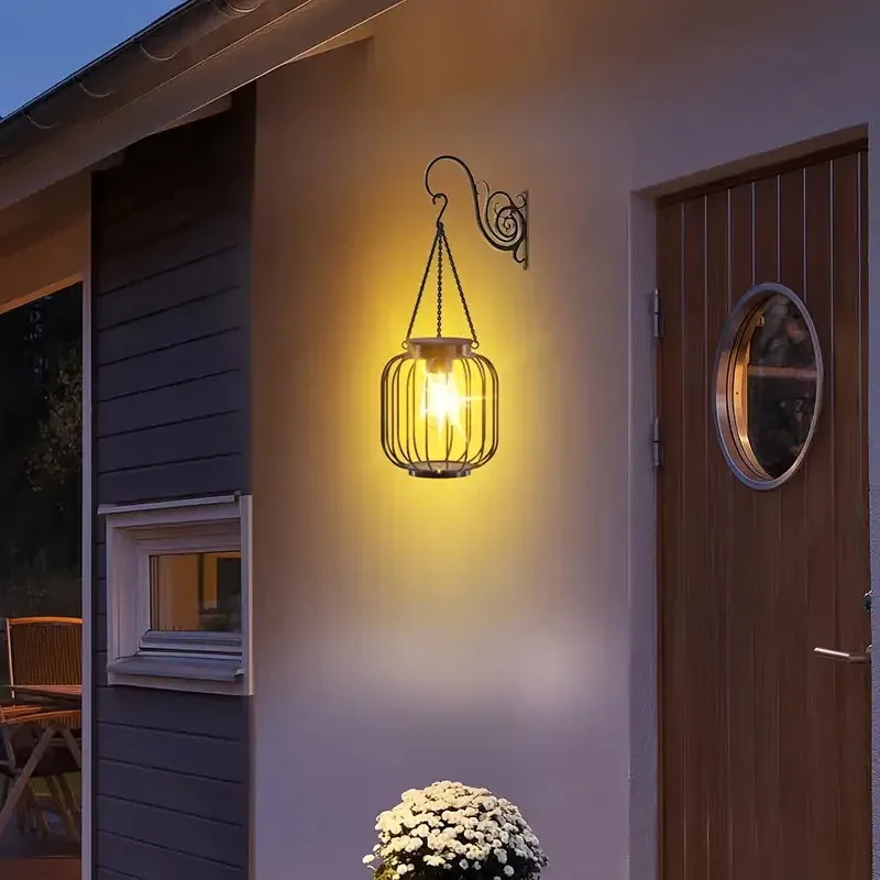 פנס תלייה סולארי וינטג׳ מברזל לגינה