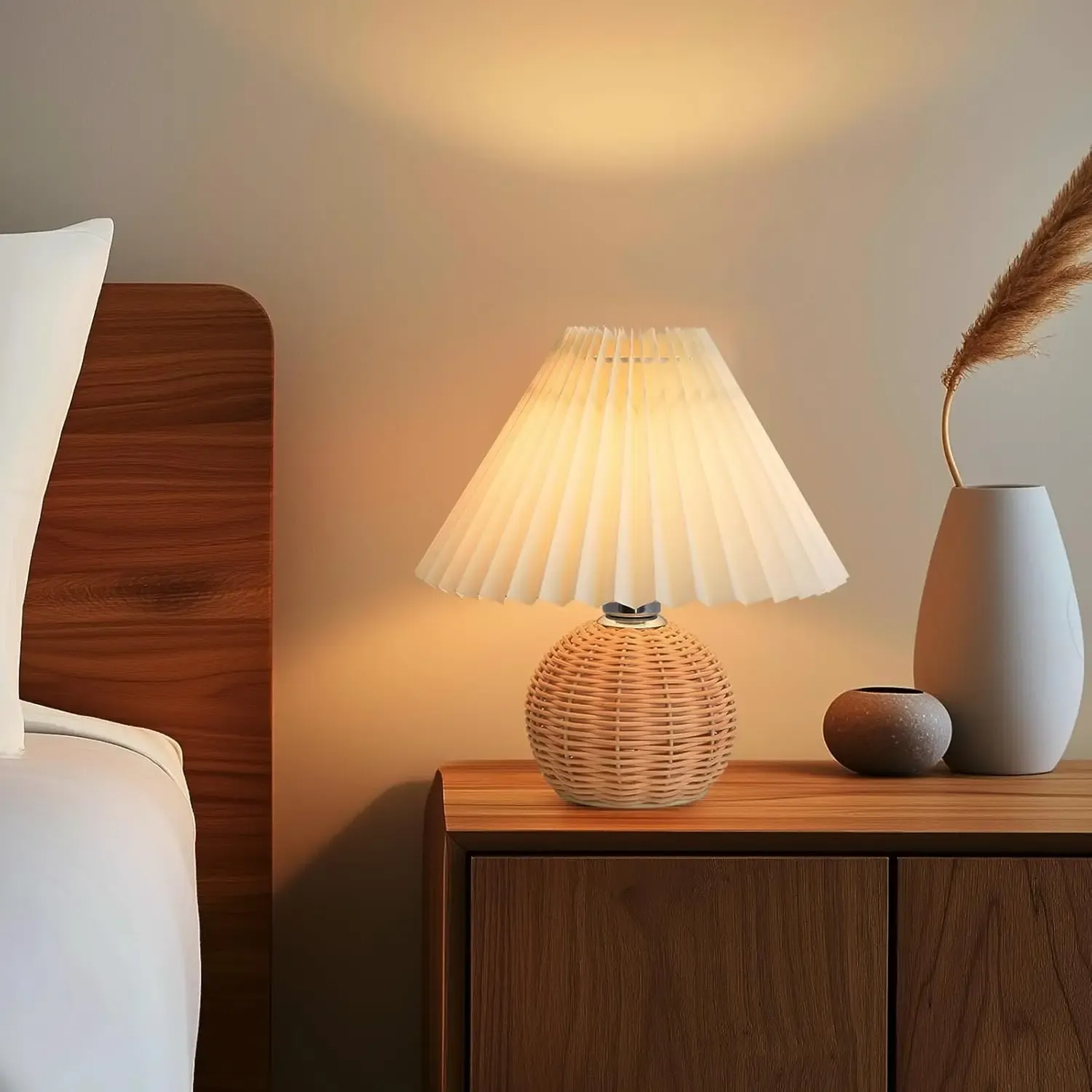 מנורת שולחן קש קלועה עם שקע USB