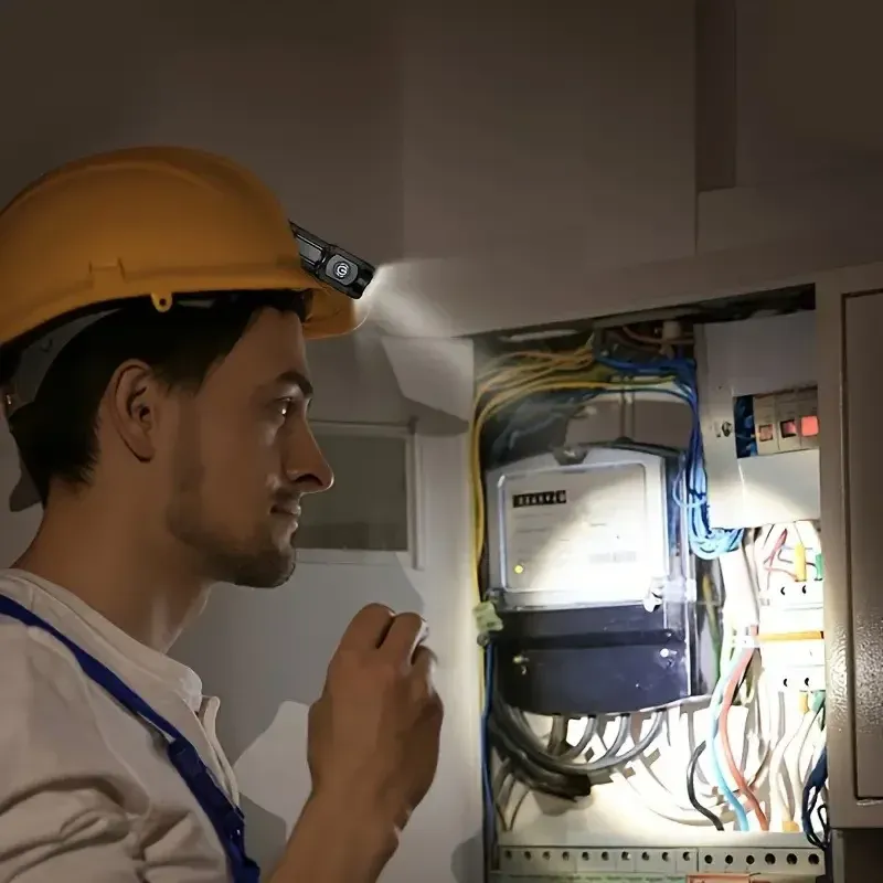 פנס לד קומפקטי נטען עם קליפס