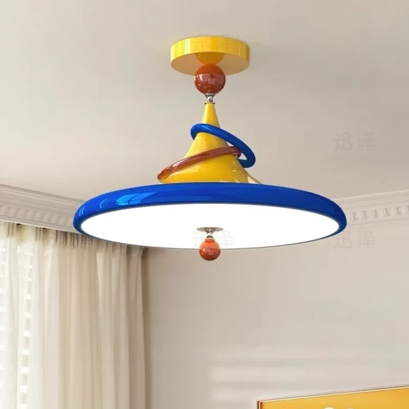 מנורת תלייה באוהאוס דופמין בגוון שמנת